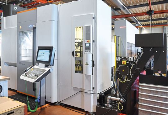 Eine der Kernmaschinen in der Walzenhausener Fertigung ist ein 5-Achs-BAZ «Mikron MILL p 800 U S». (Bild:  Schunk Intec AG)