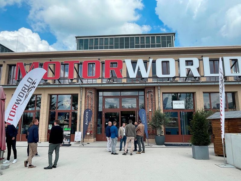 Mit viel PS in den Partnertag: die Acronis-Veranstaltung fand in der Motorworld München statt. (Bild: IT-BUSINESS)