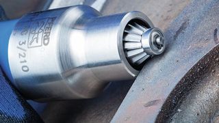 Vor dem Fügen oder dem Beschichten sind oft genau gearbeitete Kanten gefordert. (Pferd)