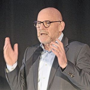 Winfried Hermann, Verkehrsminister Baden-Württemberg: „Stellen Sie sich der Zukunft, sonst sind Sie ein zweites Mal die Verlierer in der Dieselkrise!“(Bild:  Zietz/»kfz-betrieb«)