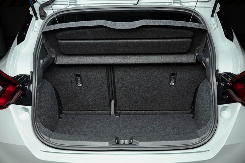 Das Kofferraumvolumen ist Segmenttypisch bescheiden. Der Micra fasst zwischen 300 bis 1.004 Liter. (Nissan)