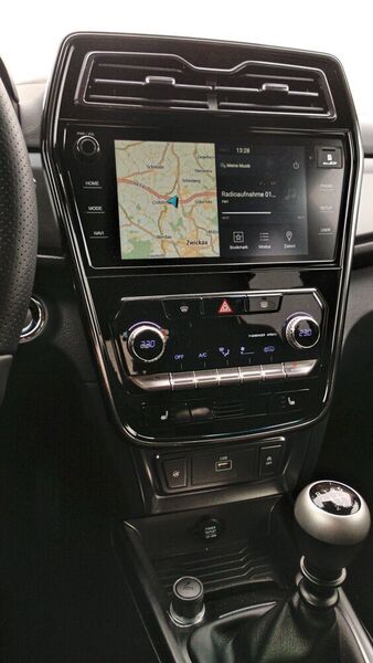 Das Infotainmentsystem lässt sich über den 9,2-Zoll großen Navigationsbildschirm mittels einwandfreier Touchfunktion bedienen. (Thomas Günnel/»Automobil Industrie«)