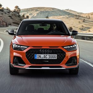 (Audi)