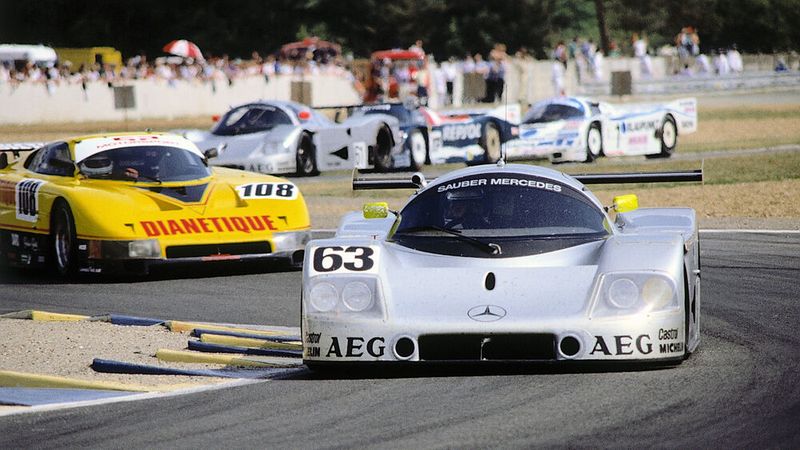 24-Stunden-Rennen von Le Mans 1989, 10./11. Juni 1989. Der Sauber-Mercedes Gruppe-C-Rennsportwagen C9 mit der Startnummer 63 ist das Fahrzeug der späteren Sieger Jochen Mass, Manuel Reuter und Stanley Dickens. (Bild: Mercedes-Benz)