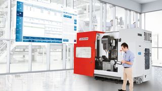C. B. Ferrari nutzt beim neuesten Bearbeitungszentrum A 156 selbst erstellte Apps zur drahtlosen Bedienung und Programmierung der CNC-Systemlösung Indramotion MTX. (Bild: Bosch Rexroth)