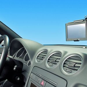 Noch sind die Navigationsgeräte ein Renner, aber das Handy mit integriertem GPS oder mit Offboard-Lösungen ist in der nahen Zukunft eine echte Alternative.