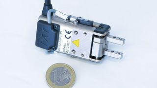 Zum Einsatz kommen die Kleinteilegreifer überall da, wo filigrane Kleinteile sicher und energiesparend aufgenommen und bewegt werden sollen. (Stefan Ziemba/IAI Industrieroboter)