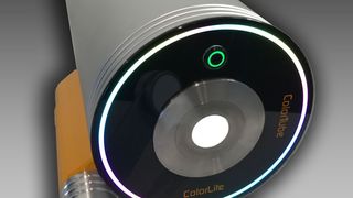 Das Colortube Spektralphotometer von Colorlite ist der Messe-Hingucker am Stand 4315 in Halle B4. Das System beherrsche sowohl die Reflektions- als auch die Transmissionsmessung an Kunststoffteilen.   (Colorlite)