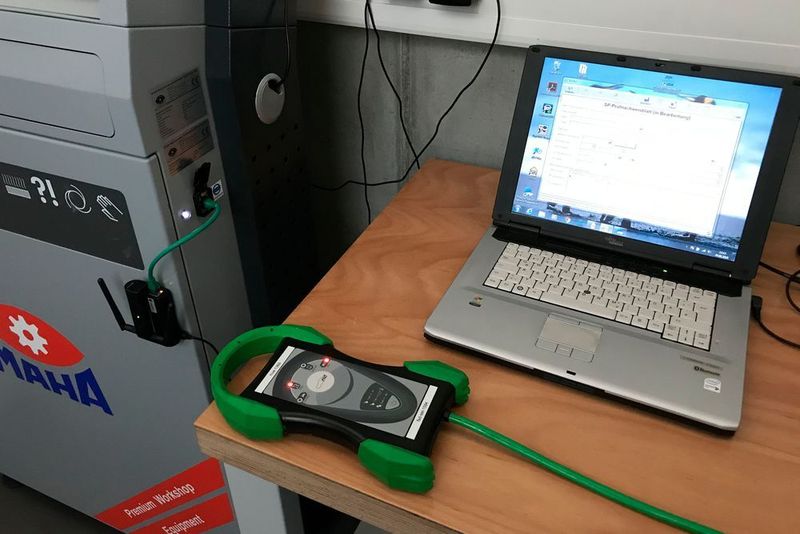 Der NPC-2014 verbindet SP-Adapter, Bremsprüfstand und SP-Plus-Rechner. Bremswerte und -drücke werden ohne Schreibarbeit in die SP-Plus-Software übernommen. (Holz »kfz-betrieb«)