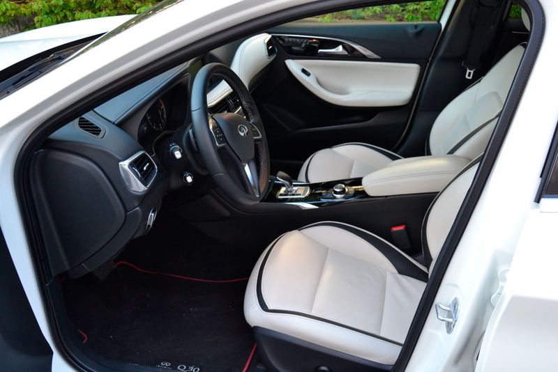 Der Innenraum des Testwagens war ausgesprochen schick. Zudem war das Auto mit allerlei Sonderausstattungen weit weg vom Einstiegsmodell. (Foto: Michel / »kfz-betrieb«)