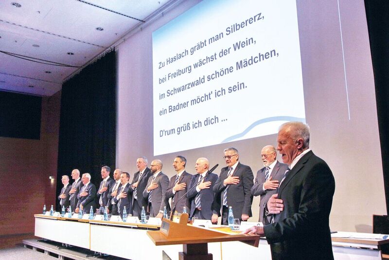Traditionell eröffnete die Freiburger Kfz-Innung ihre Versammlung mit der gemeinsam gesungenen ersten Strophe des Badnerlieds auf der Neuen Messe Freiburg.