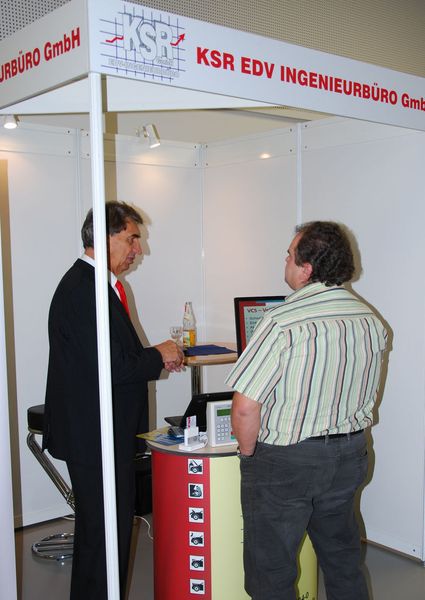 Die Software-Spezialisten der KSR EDV-Ingenieurbüro GmbH haben als erste Anbieter die ZDK-Autoglasreparaturmarke Autoglasplus in ihr Dealer-Managementsystem integriert. (Archiv: Vogel Business Media)