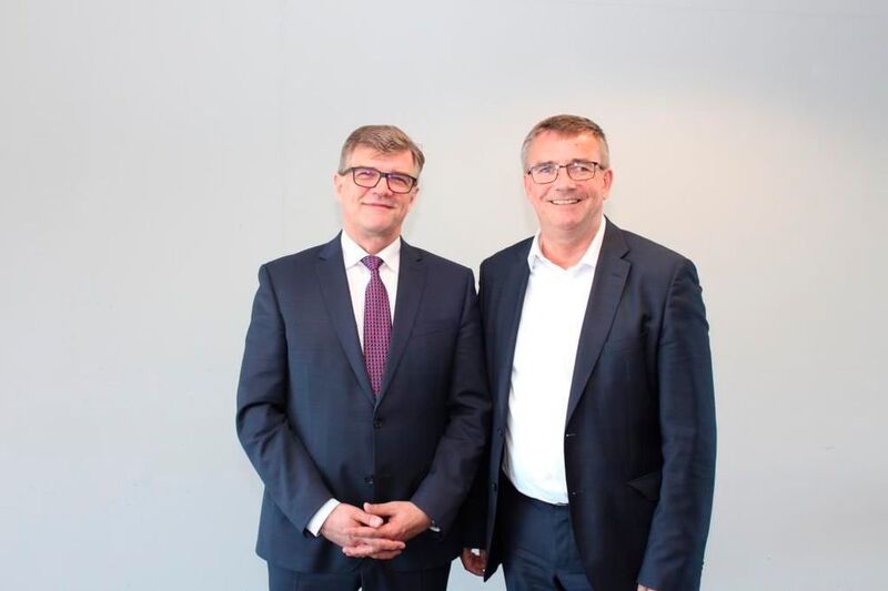 Die Geschäftsführer Jens Nitzschmann (DAT) und Carsten Maiwald (Carexpert) begrüßen die erweiterte Kooperation. (DAT)