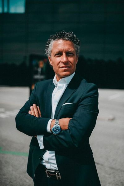 Dass Employer Branding der neue Wettbewerbsvorteil ist, zeigt Prof. Uwe Seebacher, Autor, Investor, Speaker und Professor bei der Hochschule München.  Das komplette Statement finden Sie in unserem ausführlichen  Trenddossier 2024. (Bild: FYNEST International 2023)