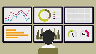 Administrator im Network Operations Center (NOC). (Bild: Paessler)