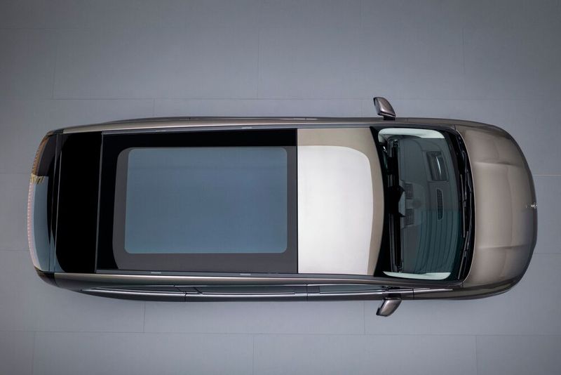 Neu ist auch das riesige, optionale Glasdach (Bild: Mercedes-Benz)