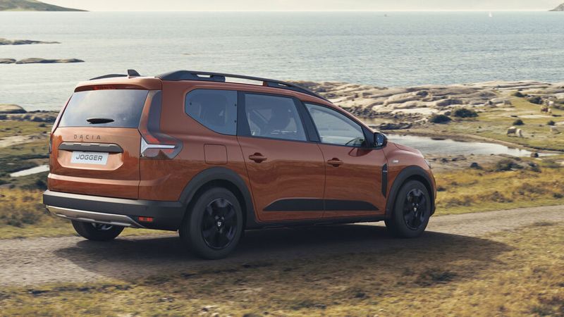 Trotz einer Bodenfreiheit von 20 Zentimetern ist das Jogger nur 1,63 Meter hoch. (Renault)