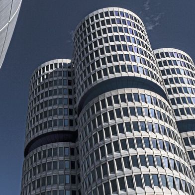 BMW headquarters in Munich (Image:Blue and White / Rob Oo / CC BY-SA 4.0 / flickr.com)