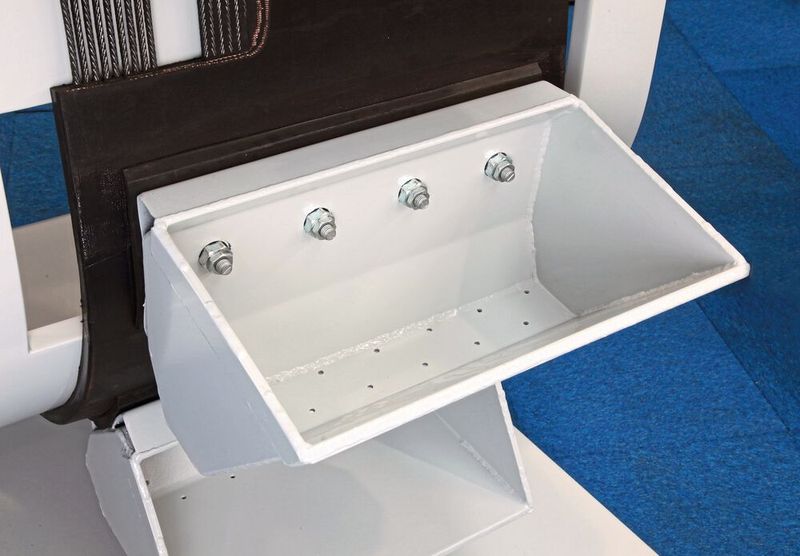 Die Antriebstrommeln werden mit Schalenbelägen ausgestattet. Weil diese ballig gedreht sind, ist ein stabiler Gurtlauf sichergestellt. (Bild: Beumer)