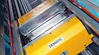 Das Shuttle-System basiert auf den Komponenten Regal, schienengeführtes Shuttle, Fahrschienen und Steuerung. Bilder: Dematic (Archiv: Vogel Business Media)