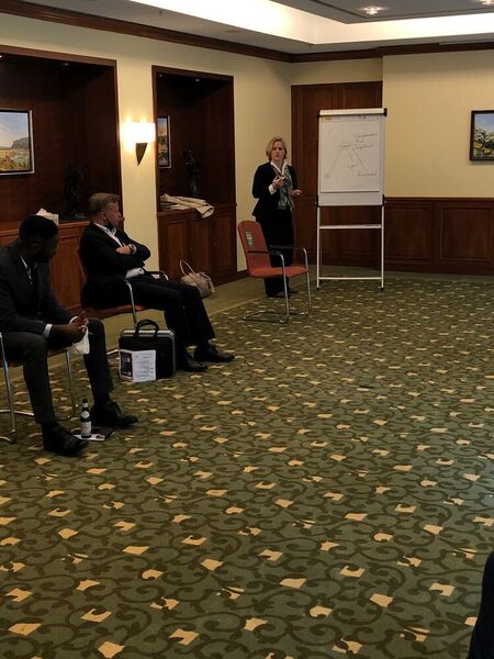 Geordnet in die Cloud: Beim Thinktank mit Dr. Julia Pergande von microfin geht es um Best Practices, was den Einsatz von Tools zur Genehmigung von Cloud-Lösungen angeht. (Vogel IT-Akademie)