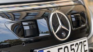 Der Mercedes EQS hat teure Lidar-Sensoren in der Front. (Bild: Mercedes-Benz)