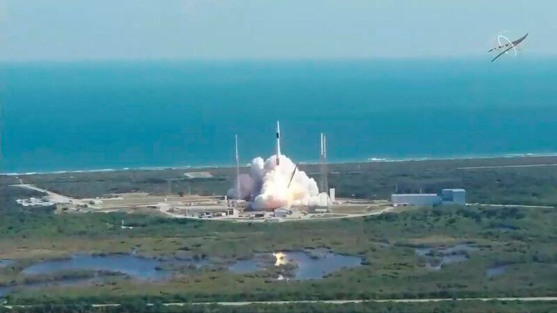 Am 5. Dezember startete Cimon 2 an Bord eines Dragon-Frachters von Space X. (Cimon 2 Start mit SpaceX / DLR / CC BY 3.0)