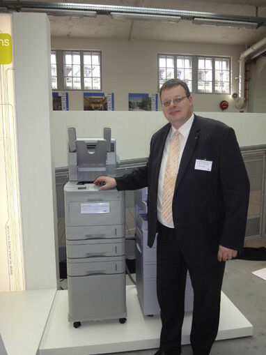 Bei Fabian Maiwald, Samsung Digital Printing erkennt man die wahre Größe des Druckers (Archiv: Vogel Business Media)