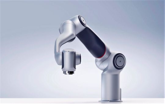 Agile Robots wird für die Entwicklung, den Vertrieb und andere Bereiche 220 Millionen US-Dollar in China und Deutschland investieren, um die nächste Generation von smarten Robotern aus der Taufe zu heben. Hier ein bereits vorhandenes Produkt aus der Cobot-Sektion, der Roboterarm Diana.(Bild:  Agile Robots)