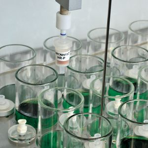 Abb. 1: Detailausschnitt des vollautomatischen Probenvorbereitungssystems APU 28 SPE.