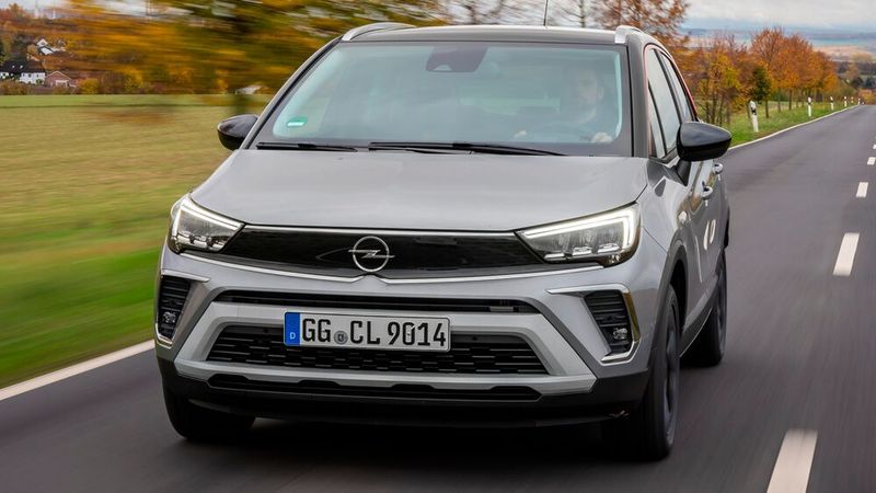  Der 4,22 Meter lange Opel Crossland, der 2017 als Nachfolger des Meriva debütierte, erhält keinen Nachfolger. Vielmehr soll der elektrische und 4,38 Meter lange Frontera in die Bresche springen. (Bild: Opel Automobile GmbH)