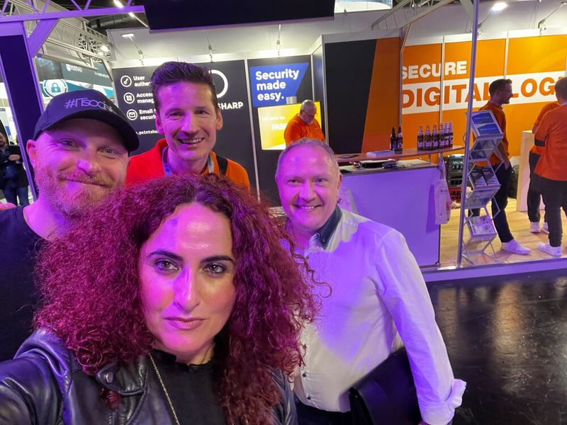 In Social Media sind wir fit: Besa, Reinhold Nawroth, Jörg Vogelsang und Daniel Strauß. (Bild: Vogel IT-Medien GmbH)