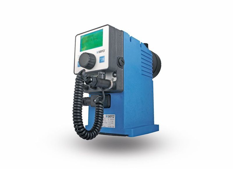 Die iStep von Sera vereint die Vorzüge eines Schrittmotors mit der intelligenten Technik einer Membrandosierpumpe. (Sera)