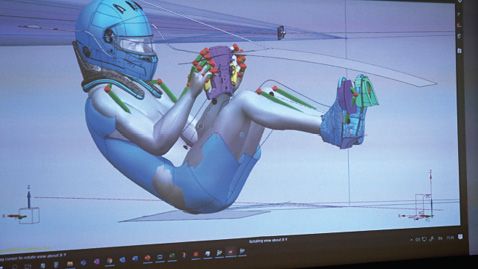 (Der Sitz eines Formel-1-Autos passt, wie ein Maßanzug – wobei der Fahrer so niedrig wie möglich sitzen sollte. Bild: Siemens Digital Industries Software)
