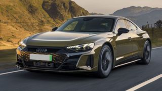 Bei Audi Sport Böllinger stehen die Top-Fahrzeuge von Audi im Fokus der Produktion, wie etwa der E-Tron GT. Seit einiger Zeit setzt man nicht nur aus Zeitersparnis auf 3D-gedruckte Werkzeuge und Vorrichtungen, die per Ultamker-Know-how gefertigt werden. (Bild: Audi)