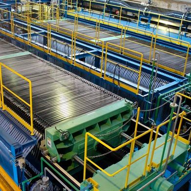 Elektrolyseure wenden elektrischen Strom an, um Salzlake (konzentriertes Salzwasser) in Chlor, Natronlauge und Wasserstoff zu trennen. (Bild: Asahi Kasei)