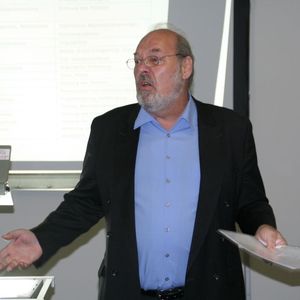 "Die meisten Landwirte wissen nicht um den Sinn von Züchtung, da ist dann jede Biotechnologie erst einmal überflüssig", sagt Udo Pollmer. 