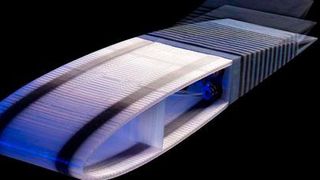 Das DLR erforscht in seinem neuen Labor die Kombination von 3D-Druck und klassischen Leichtbauverfahren. Als erste Anwendungen wurden elastische Flügelkanten (Bild) und ultraleichte Flügelrippen produziert. (DLR)