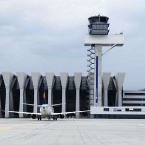 Der mit neuester Technik ausgerüstete DFS-Tower am Fraport ist rundum mit Lösungen von Rittal ausgestattet.