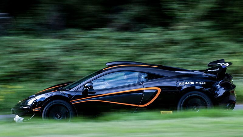 Mit seinen 322 km/h bei Vollgas ist der Wagen einen Hauch langsamer als etwa der 600 LT – das lässt sich jedoch verschmerzen. (McLaren)