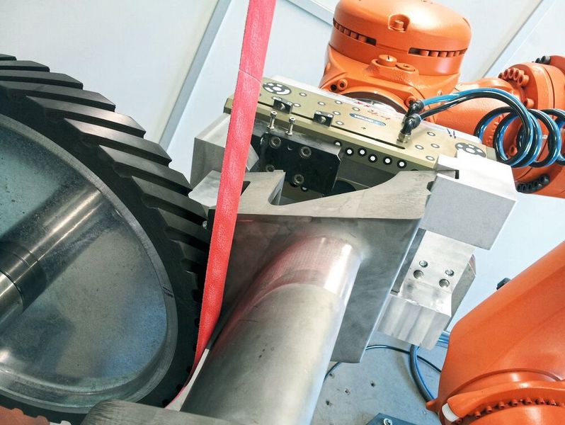 Die SHL AG hat mit Partnern im Rahmen des Projekts Turbo-Eras eine Roboterzelle zum automatisierten Schleifen von Turbinenschaufeln entwickelt. (SHL)