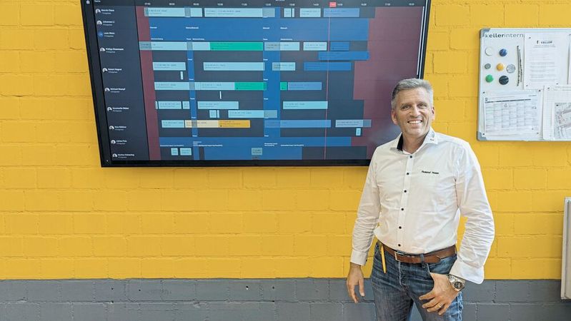 Trotz aller Anfangsschwierigkeiten sieht Roland Hoier, Serviceleiter im Autohaus Keller, schon jetzt die Vorteile der Digitalisierung im täglichen Betrieb. (Bild:  Rosenow – VCG)