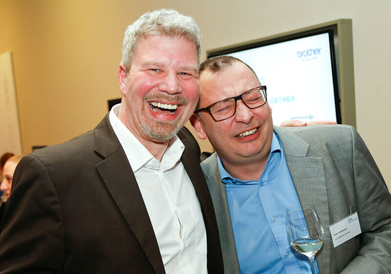 Beinahe beste Freunde: Stefan Hansen (Voss) und Uwe Griebenow (dxp) (Bild: Brother)