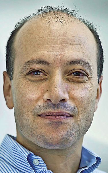 Prof. Dr. Tamim Asfour, Leiter des Lehrstuhls für Hochperformante Humanoide Technologien am Karlsruher Institut für Technologie (KIT). (Bild: KIT)