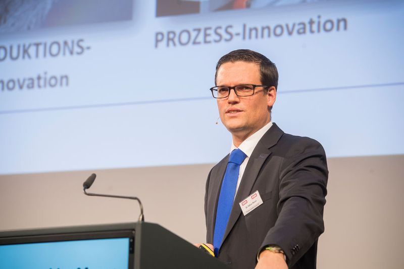 Dr. Tobias Moser, COO Fischer Spindle Group AG erzählte wie sie erfolrgreich eine Lean-Leadership-Kultur im Unternehmen etabliert haben. (Thomas Entzeroth)