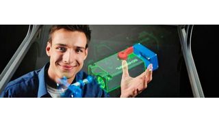 Der zweifache „Jugend forscht“-Bundessieger Tobias Gerbracht präsentiert mit EXCIT3D seine Erfindung: einen 3D-gedruckten AR-Projktor.  (Bild:  Tobias Gebracht)