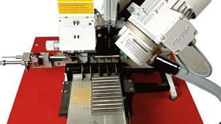 Die Fasenschleifmaschine SM 382A von Anton Wimmer Maschinenfabrik ist auf der Grindtec 2020 in Halle 2 am Stand 2108 zu erleben. Der Schleifautomat ist laut Hersteller die logische Weiterentwicklung des bisher vorhandenen manuellen Systems FSM 382M. (Anton Wimmer)