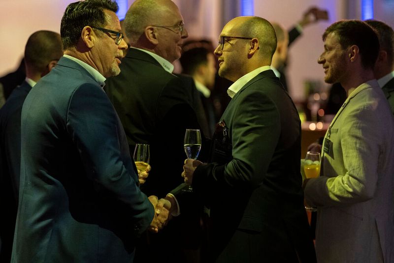 Bei der Award-Verleihung treffen sich Bekannte, Kollegen, Partner und netzwerken in lockerem Ambiente. (Bild: Vogel Communications Group / Human)