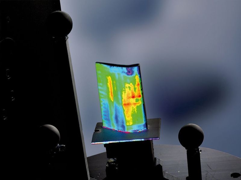 Bild 5: Die Rückprojektion der Falschfarbendarstellung auf das Messobjekt zeigt die Abweichung des Bauteils zum CAD-Modell. Bilder: Breuckmann (Archiv: Vogel Business Media)