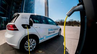 Aktuell gibt es in Deutschland rund 30.000 öffentliche Ladepunkte. (Bild: Volkswagen)